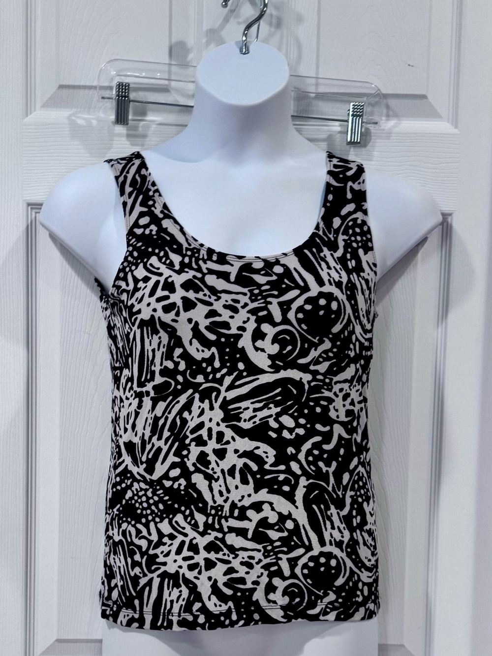 Chico's Traveler’s Black and Cream Abstract Print Tank, sz M (Chico’s 1)